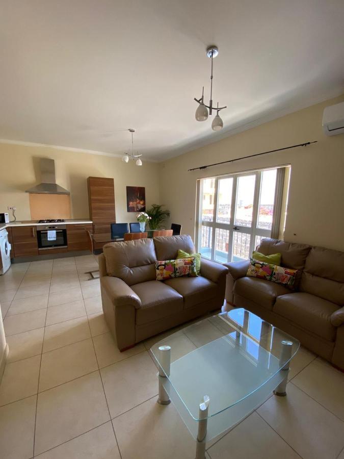 Newly Refurbished Mellieha Central Apartment エクステリア 写真